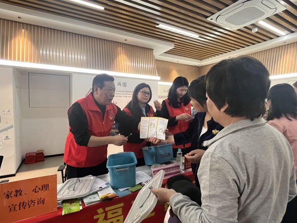 福州市反邪教協會聯合多部門開展“巾幗普法八閩行 反邪防詐護家寧”主題宣傳活動 福州市反邪教協會聯合多部門開展“巾幗普法八閩行 反邪防詐護家寧”主題宣傳活動