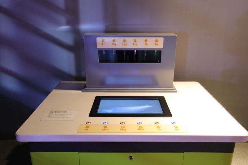 發光的氣體元素