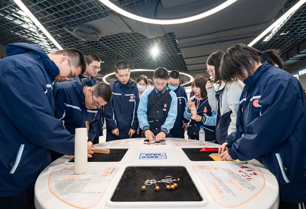 福州科技館攜手福州第十一中學 共啟科普與文化盛宴 福州科技館攜手福州第十一中學 共啟科普與文化盛宴